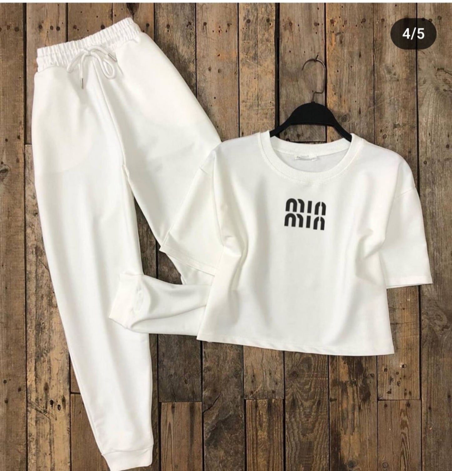 Modern set Ivon Alb